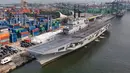 Kapal induk ITS Giuseppe Garibaldi-551 tiba di Dermaga 107 Pelabuhan Tanjung Priok, Jakarta, Jumat (18/9/2026). Kapal tersebut akan digunakan untuk mendukung Operasi Militer Selain Perang (OMSP), khususnya dalam penanganan bencana dan bantuan kemanusiaan. Kehadirannya juga berkaitan dengan upaya TNI Angkatan Laut memperkuat dan memodernisasi Sistem Senjata Armada Terpadu (SSAT) serta mendukung pertahanan dan pengamanan wilayah laut Indonesia. (Istimewa)