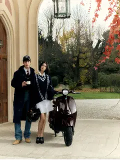 Detail tampilan terbaru Vespa 946 Horse dan Hadirnya In Sella dari Koleksi AL VENTO dengan aura berkelas.