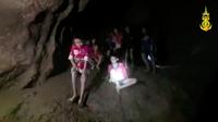 Anak-anak dan pelatih tim sepak bola remaja Thailand saat diselamatkan di sebuah gua di Chiang Rai, Thailand, Senin (2/7). Petugas penyelamat menemukan 12 anak laki-laki dan seorang pelatih dalam kondisi hidup. (Navy Seal Thailand via AP)