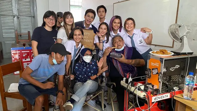 6 Potret Kebersamaan Pemain Virgin The Series, Diadaptasi dari Film Terlaris 2004