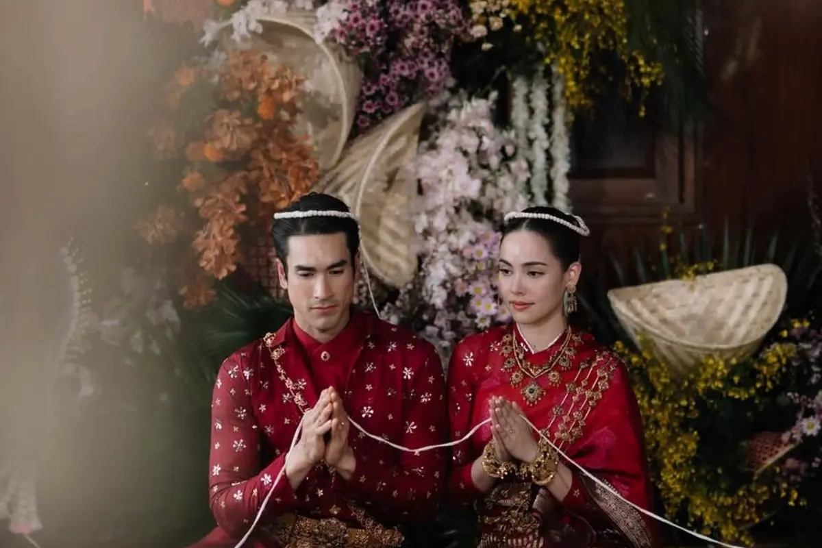 Urassaya Sperbund & Nadech Kugimiya Resmi Menikah. [@urassayas]
