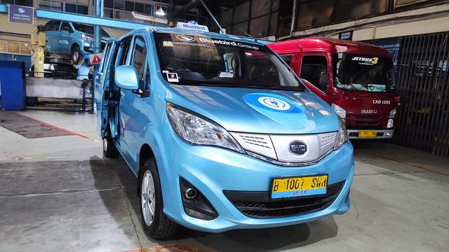 Blue Bird Siap Tambah 50 Armada Kendaraan Listrik (Arief A/Liputan6.com)