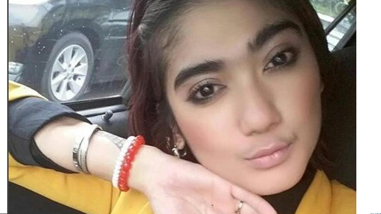 Gaya Riasan Revi Mariska Terinspirasi Valak dari The Conjuring 2?