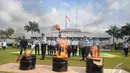 Ratusan telepon genggam sitaan itu diletakkan di drum besar untuk dimusnahkan dengan cara dibakar, Jakarta, Jumat  (19/12/2014). (Liputan6.com/Herman Zakharia)