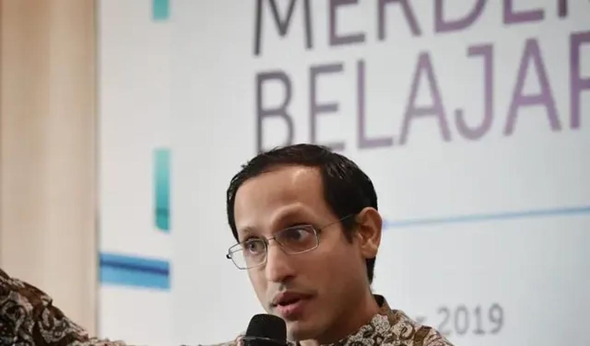 Sebelumnya, mahasiswa sarjana maupun sarjana terapan wajib membuat skripsi.&nbsp;