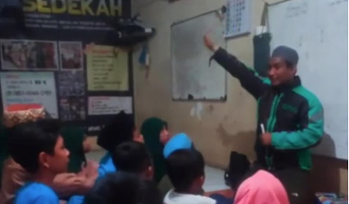 Di tangan Fadli, puluhan anak tersebut setiap harinya tak hanya mendapatkan nafkah berupa makanan dan pakaian saja.