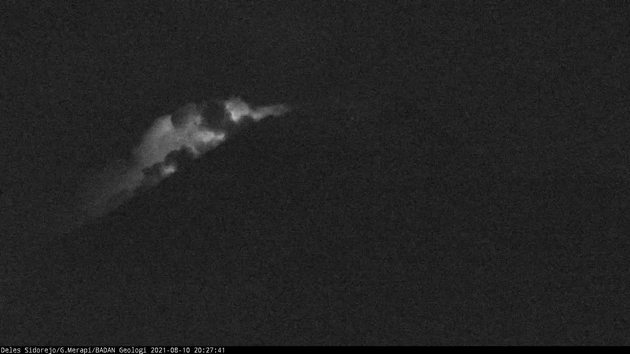 Gunung Merapi erupsi pukul 20.27 WIB, Selasa 10 Agustus 2021