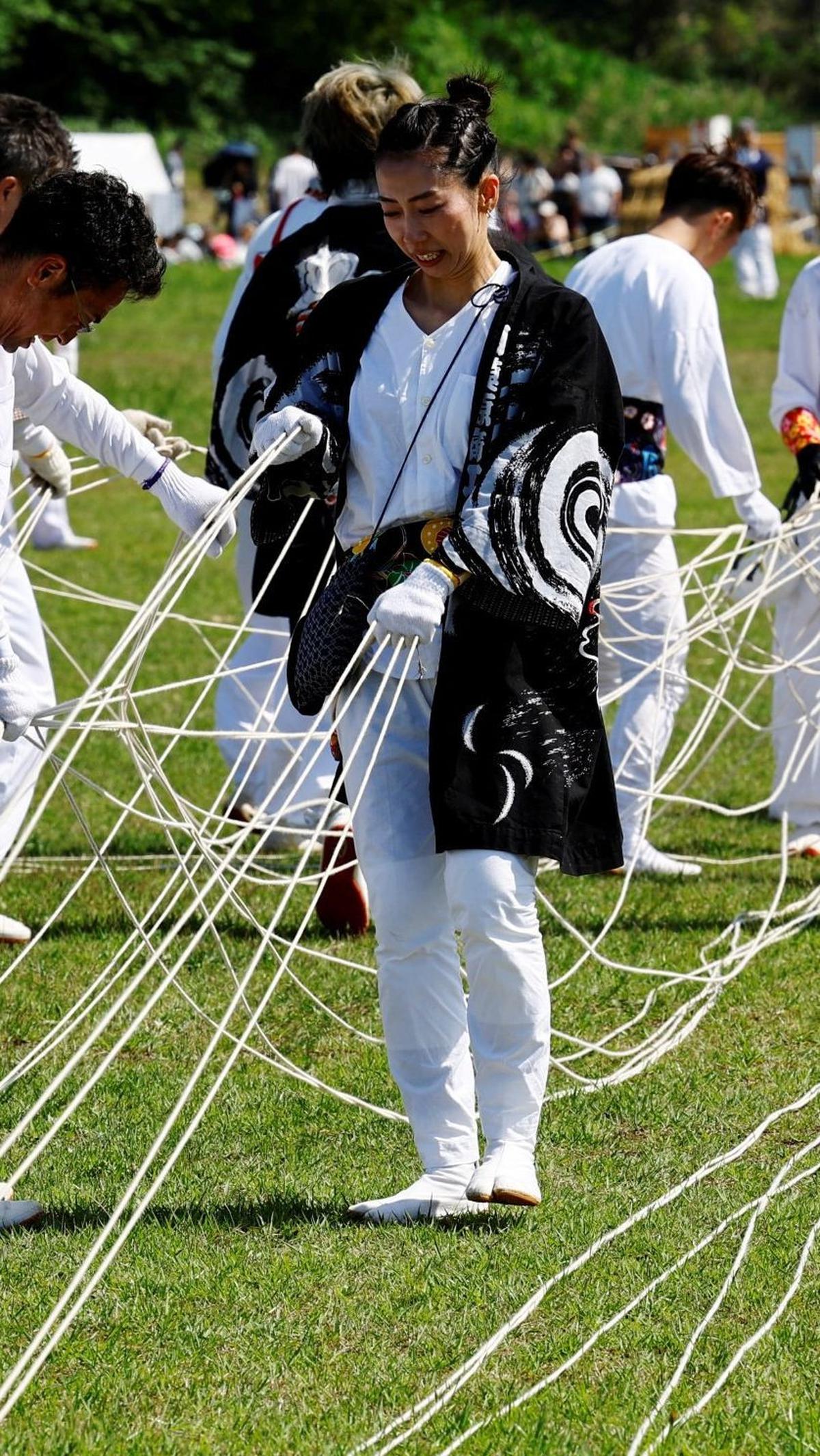 Festival Layang-Layang Raksasa Sagami ini merupakan acara adat yang diadakan di Kota Sagamihara yang berada di Prefektur Kanagawa sejak zaman Tenpou (sekitar tahun 1830) pada zaman Edo. Foto: REUTERS / Kim Kyung-Hoon