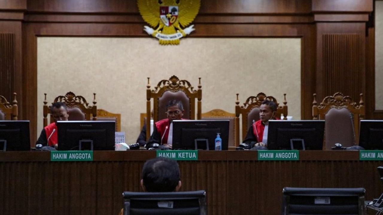 Sekretaris nonaktif Mahkamah Agung (MA) Hasbi Hasan dijatuhi hukuman pidana penjara selama enam tahun usai terbukti bersalah atas kasus menerima suap dan gratifikasi penanganan perkara di MA.&nbsp;