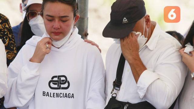 [Fimela] Pemakaman Ibunda Amanda Manopo