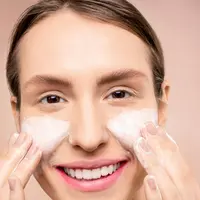 ilustrasi sabun susu kambing membersihkan wajah/pexels