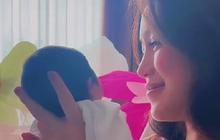 Potret Bahagia Jessica Iskandar Gendong Anak Perempuannya: Im in Love With My Future Best Friend