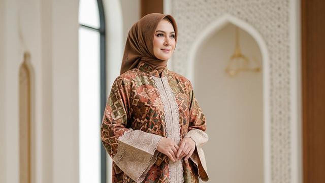 7 Gamis Batik Brokat Syar'i untuk Ibu 50 Tahun dengan Potongan Longgar