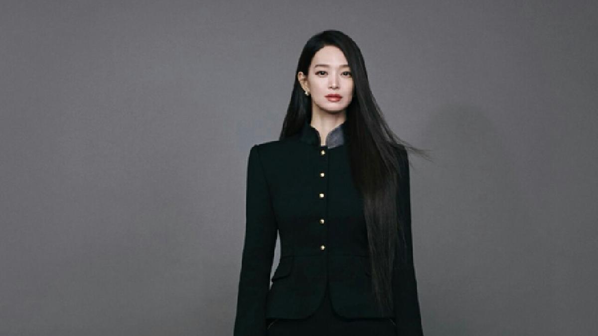 Shin Min Ah Resmi Jadi Duta Louis Vuitton, Bergaya dengan Sepatu Bot Rp 42 Juta