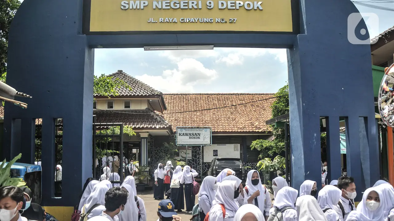Hari Pertama PTM 100 Persen di Depok