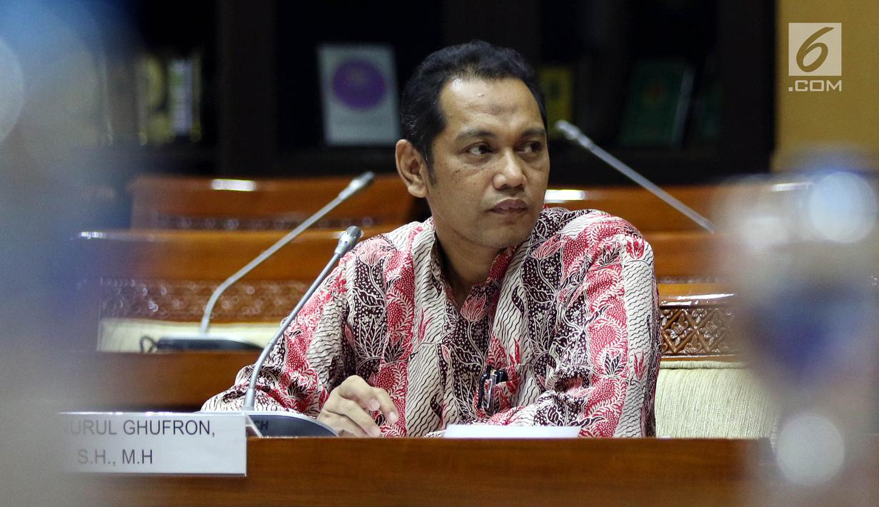 Capim KPK Nurul Ghufron menyampaikan pendapatnya saat mengikuti uji kelayakan dan kepatutan (fit and proper test) dengan Komisi III DPR di Kompleks Parlemen, Jakarta, Rabu (11/9/2019). Menurut Ghufron, penghentian penyidikan merupakan hal alami dalam lembaga penegak hukum. (Liputan6.com/JohanTallo)