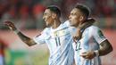 Bermain tanpa Lionel Messi yang terdampak virus Corona, Argentina yang telah memastikan lolos ke putaran final Piala Dunia 2022 berhasil menang 2-1 atas tuan rumah Cile, Jumat (28/1/2022) pagi WIB. Kedua gol Albiceleste dicetak Angel Di Maria dan Lautaro Martinez. (AP/Pool/Javier Torres)