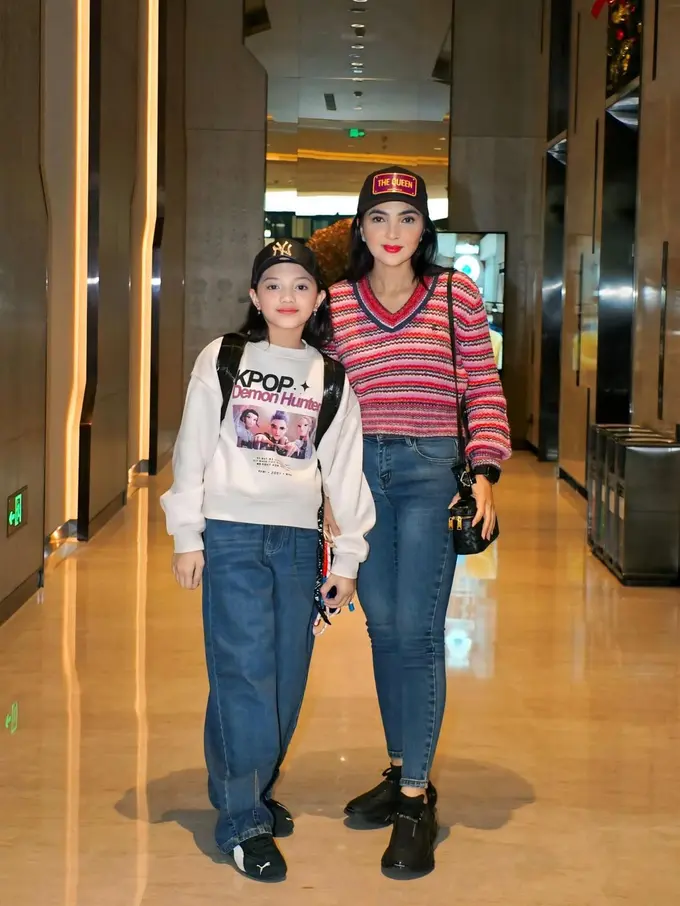 Gaya Liburan Ashanty di China, Tampil Bak ABG dan Kompak Bareng Arsy