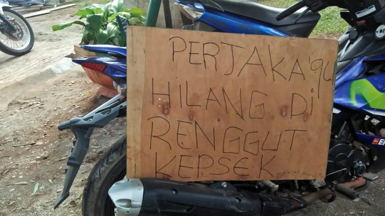 Siswa SMKN 1 Malili mendemo kepala sekolahnya sendiri (Fauzan/Liputan6.com)