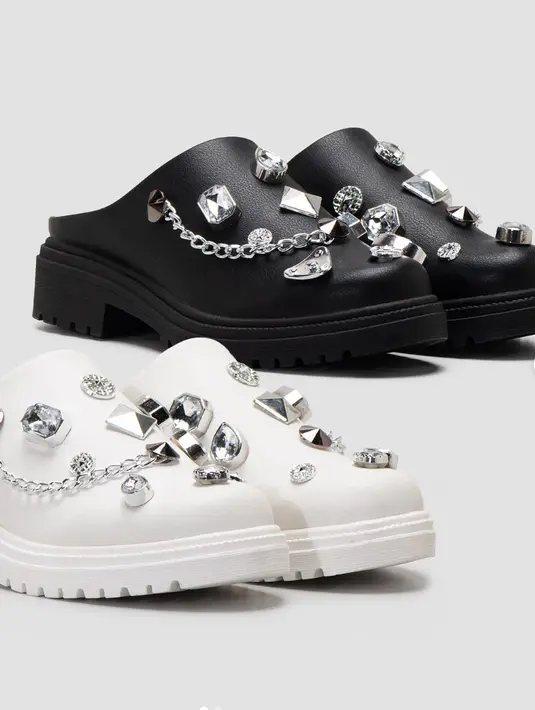 Adorable Projects merupakan brand lokal yang banyak difavoritkan para perempuan nih. Alasan pertama ialah karena menampilkan model dengan berbagai pilihan, dari espadrilles untuk ke pantai, sneakers yang bisa kamu pakai ke segala kesempatan. [Foto: Instagram/ Adorable Projects]