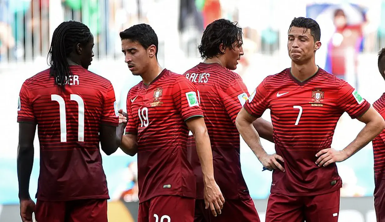 Usai pertandingan, Ronaldo hanya bisa tertunduk. Ia pun enggan untuk melakukan preskon usai pertandingan (AFP Photo/PATRIK STOLLARZ)