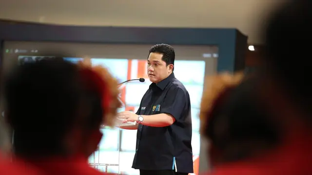 Menteri Badan Usaha Milik Negara (BUMN) Erick Thohir di Kantor PLN, Kamis (7/4/2022). Foto: PLN