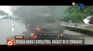 Sebuah angkot jurusan Pulogadung-Kota, hangus terbakar di Jalan Benyamin Sueb, Kemayoran, Jakarta Pusat. Kebakaran diduga akibat korsleting listrik pada mesin mobil.