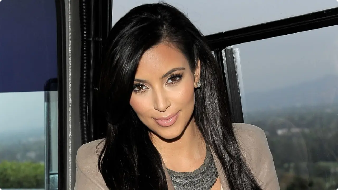 Kumpulan 'Selfie' Kim Kardashian Akhirnya diabadikan Lewat Buku