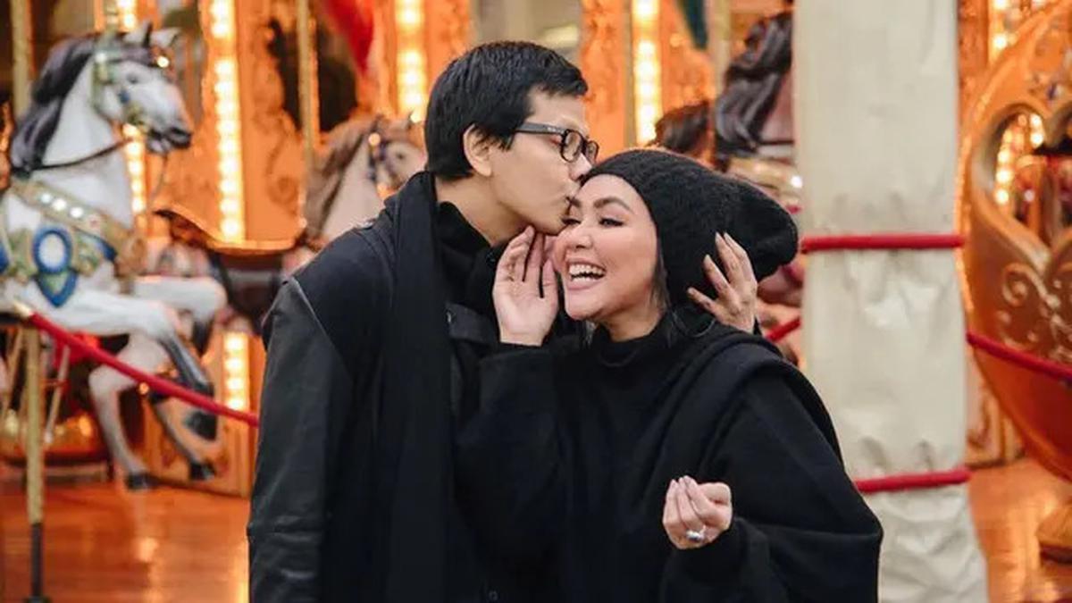 1. Armand Maulana & Dewi Gita