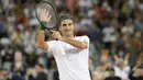 1. Roger Federer (Tenis) - Petenis Swiss ini menempati posisi teratas sebagai atlet dengan pendapatan tertinggi tahun 2020 yaitu sebesar USD 106,3 juta (Rp 1,55 triliun). Endorsement merupakan sumber terbesar pria 38 tahun itu. (AFP/Rodger Bosch)