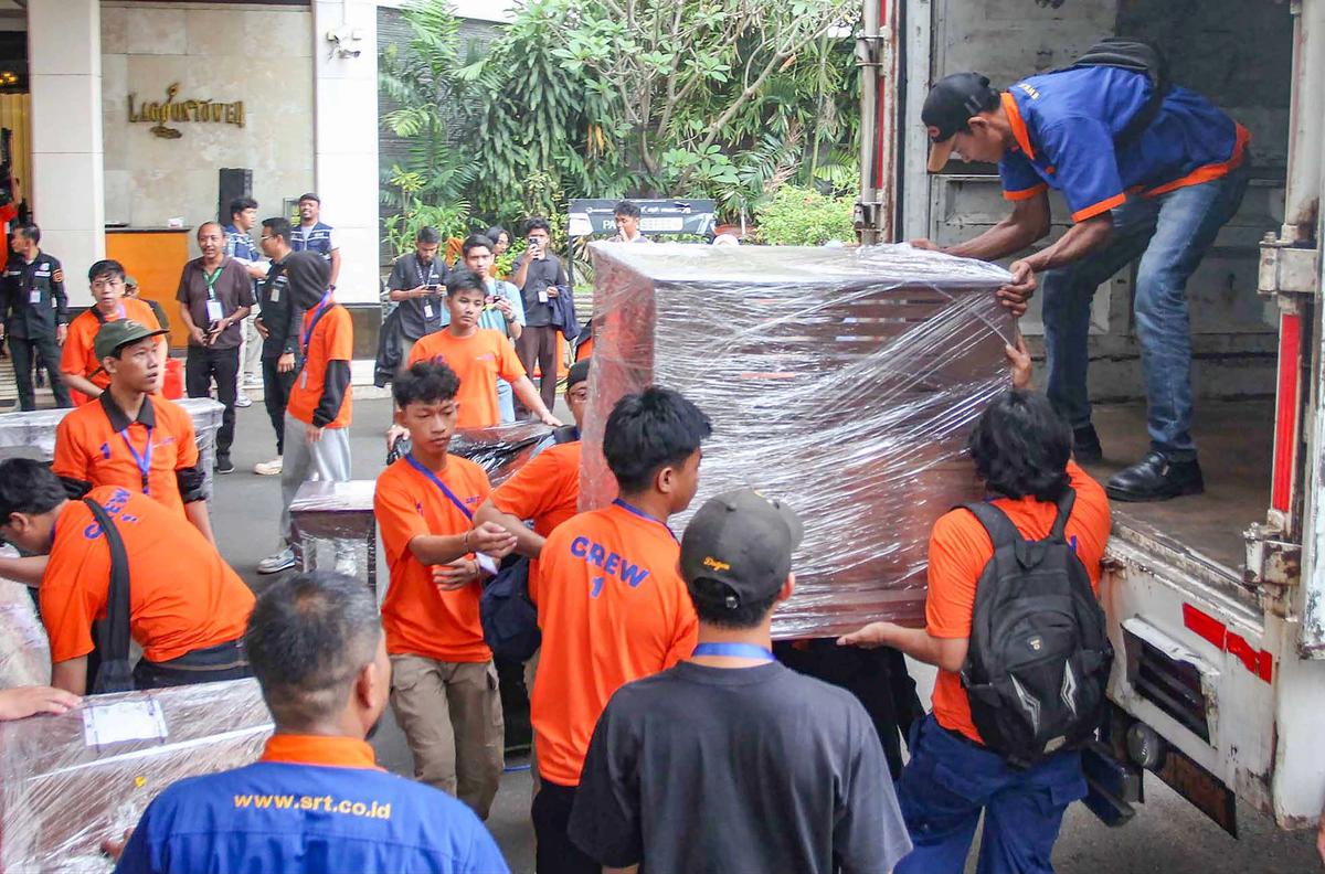 FOTO: Kemensetneg Relokasi Aset Eks Hotel Sultan ke Gudang di Cikarang