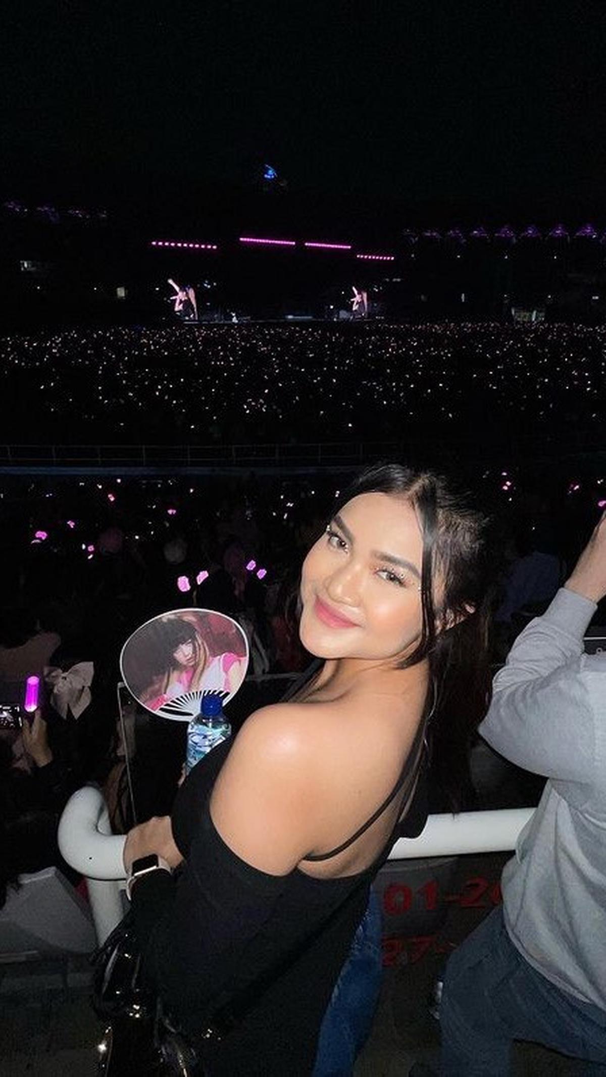 Seperti banyak gadis muda lain, Natasha ternyata seorang K-popers. Ia pernah menghadiri konser Blackpink di Jakarta sambil membawa kipas biasnya. Rupanya Natasya adalah fans Lisa.