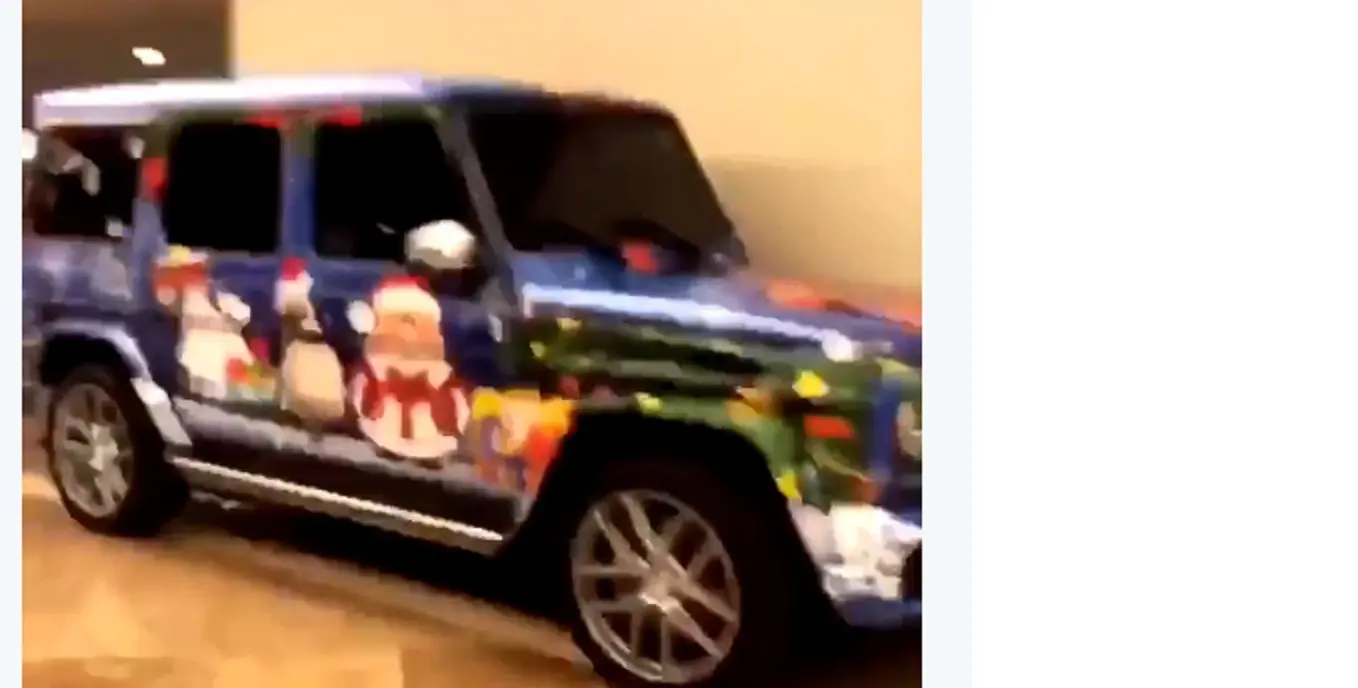 Justin Bieber memamerkan mobilnya yang telah dihias jelang Natal 2017 (Instagram)