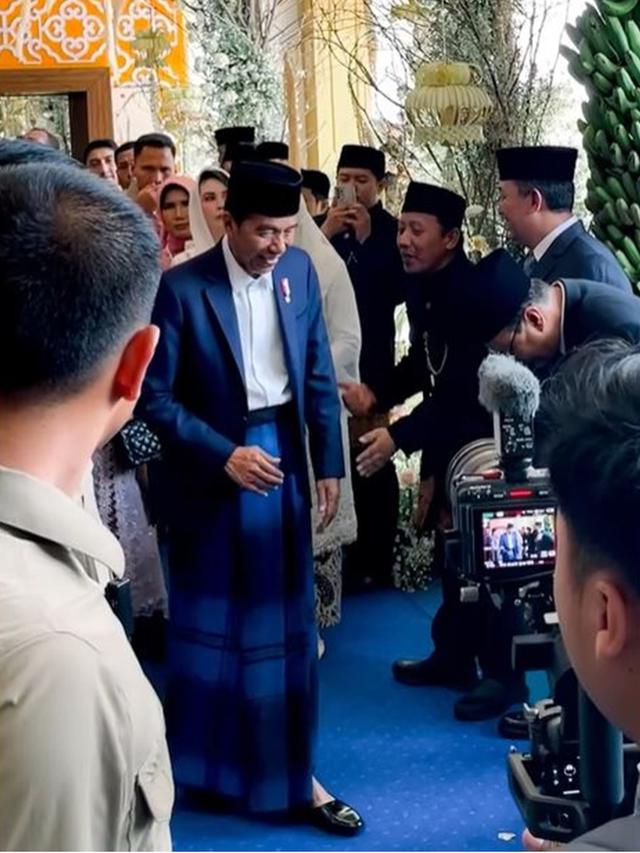 6 Potret Arumi Bachsin dan Emil Dardak di Pernikahan Anak Khofifah, Ikut Sapa Tamu