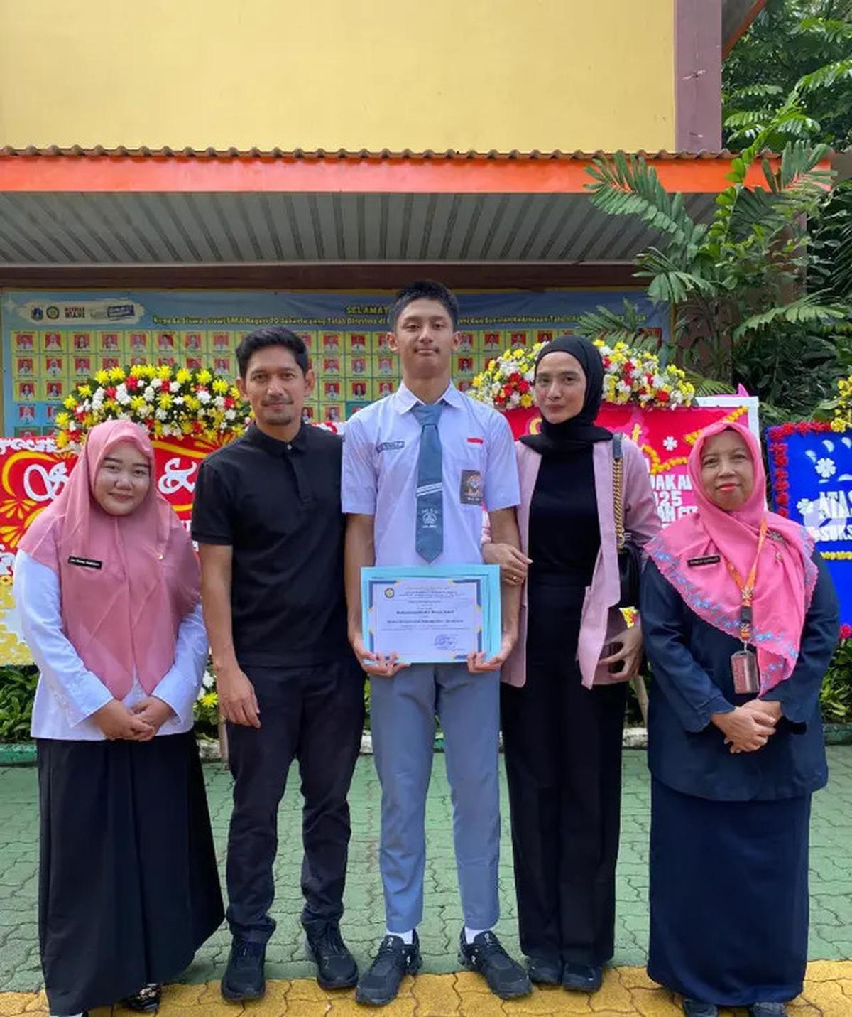 7 Potret Kebersamaan Ibnu Jamil dan Dhofin Maula, Bangga Sang Putra Lolos Akmil