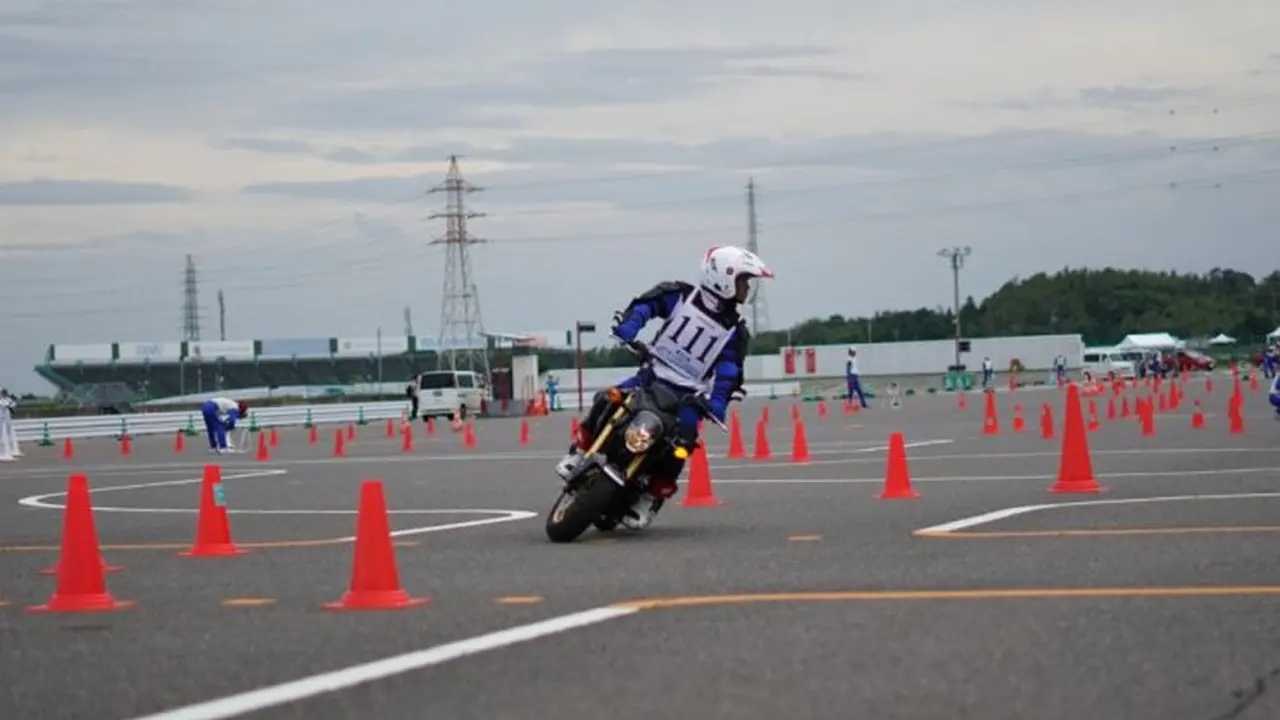 Instruktur Safety Riding AHM Sabet Gelar Juara Kompetisi Internasional (AHM)