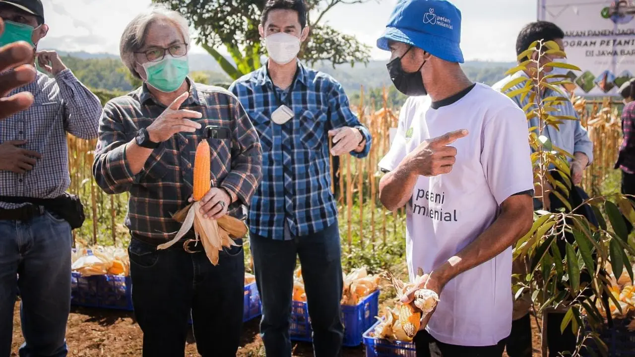 Petani Milenial Binaan Dinas TPH Jabar Panen Jagung Hibrida