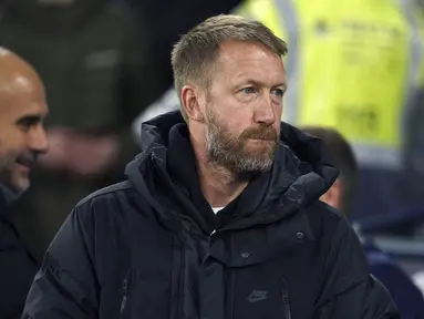 Chelsea di bawah asuhan Graham Potter kembali menelan hasil buruk. The Blues harus tersingkir dari Piala FA 2022/2023 setelah dikalahkan dengan skor telak oleh Manchester City pada laga yang berlangsung di Etihad Stadium, Minggu (8/1/2023) malam WIB. (AP Photo/Dave Thompson)