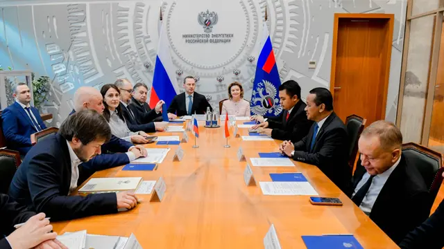 Menteri ESDM Bahlil Lahadalia bersama Menteri Energi Rusia Sergey Tsivilev membahas teknis untuk menjaga ketahanan energi nasional. (Foto: Istimewa).
