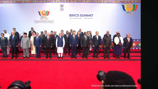 Prabowo Hadiri Hari Kedua KTT BRICS, Kenakan Baju Khas Melayu