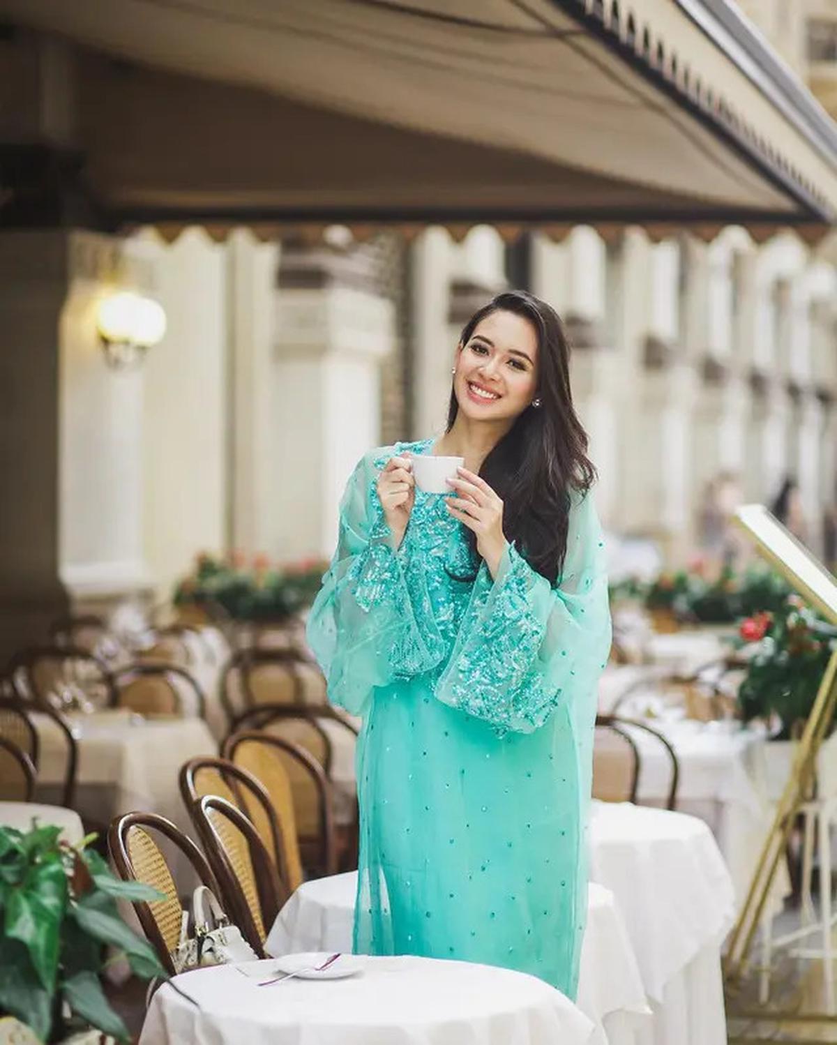 7 Inspirasi Outfit Warna Hijau Ala Elvira Devinamira, Pilihan di Cannes 2025 Curi Perhatian