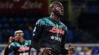 Bek tengah Napoli, Kalidou Koulibaly selalu dikaitkan dengan Manchester United pada setiap bursa transfer. Sayangnya Napoli tak pernah melepas pemain berkebangsaan Senegal tersebut. (Foto: AFP/Tiziana Fabi)