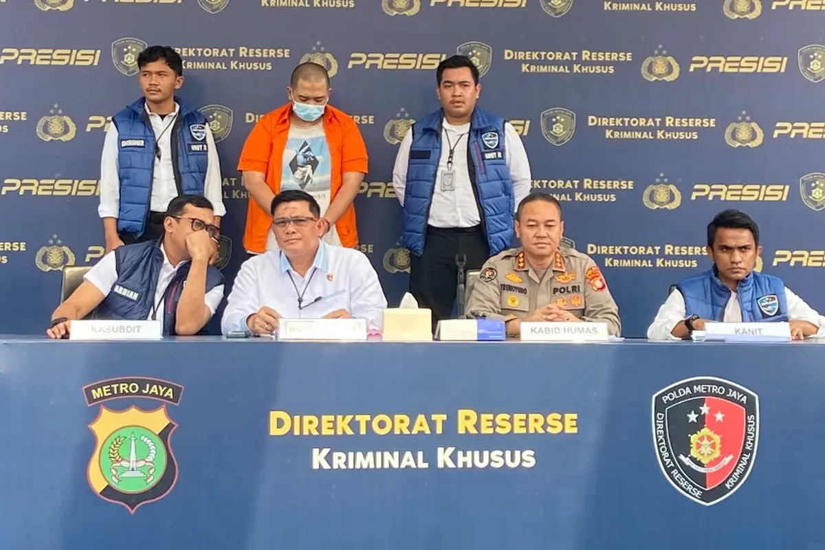Polda Metro Jaya mengungkap kasus manipulasi kebocoran data nasabah BCA.