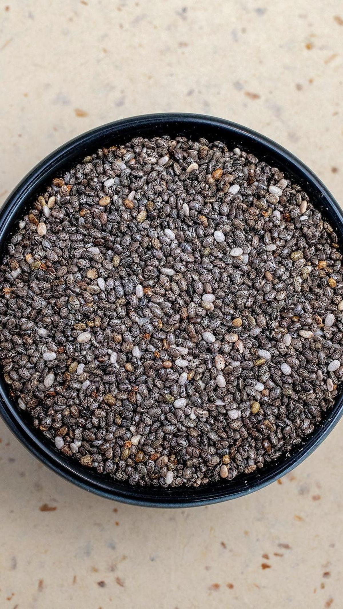 Dengan mengintegrasikan chia seed ke dalam diet seimbang Anda, Anda dapat merasakan manfaat kesehatannya yang luar biasa. Jadi, jangan ragu untuk mencoba biji-bijian kecil yang satu ini dan nikmati manfaatnya bagi kesehatan tubuh Anda.