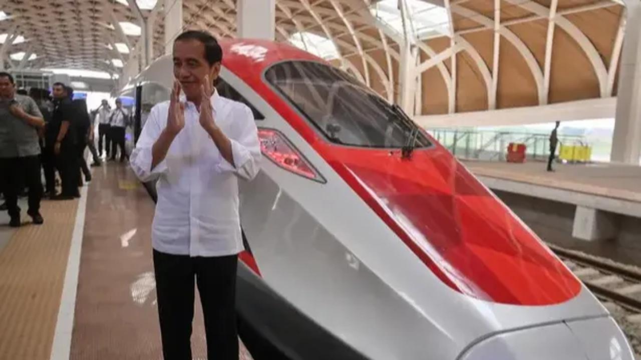 Setelah uji coba pada Selasa ini, Presiden Jokowi menegaskan pemerintah tak akan memberikan subsidi untuk tiket kereta cepat.