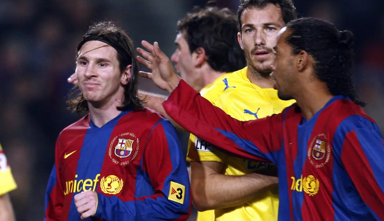 Sementara satu eksekusi penalti Lionel Messi berhasil digagalkannya saat ia masih berseragam Villarreal menghadapi Barcelona di ajang Copa del Rey musim 2007/2008. (AFP/Lluis Gene)