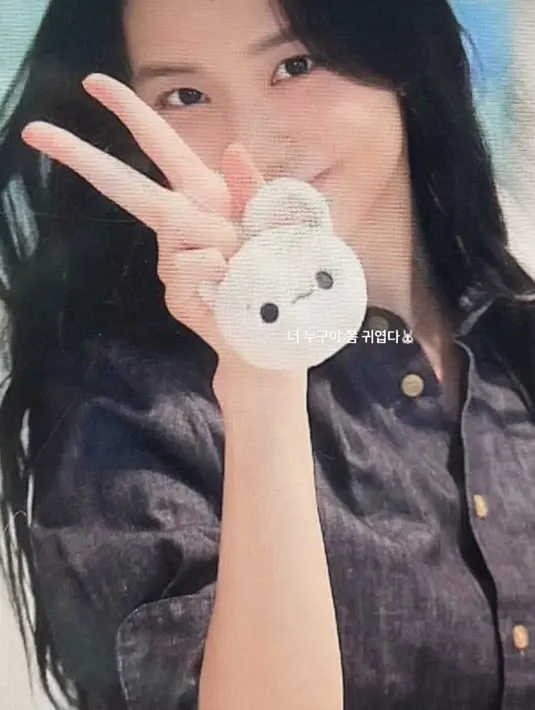 <p>"Masih sangat cerah, smiley dan interaktif. tidak ada yang bisa mengubah sikap cerah dan sopannya Jisoo," kata salah satu fans. (Foto: Instagram/ sooyaaa__)</p>