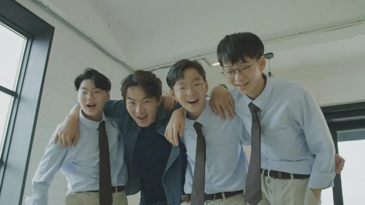 Song Il Kook dan tiga anak kembarnya. (tvN via Instagram/ youquizontheblock)