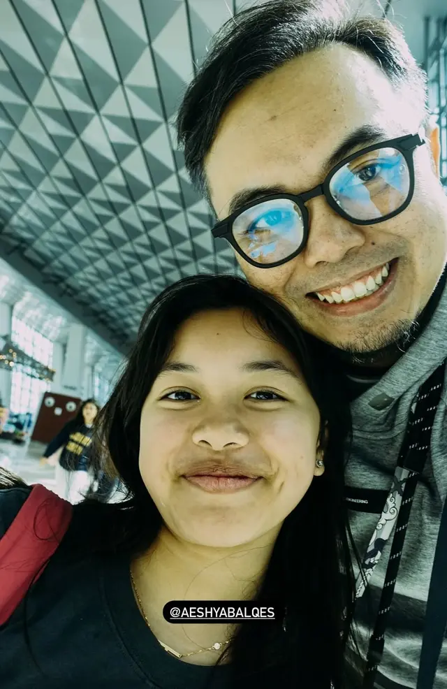 Sepakat prioritaskan kebahagiaan anak, 6 momen Nisya Ahmad liburan bareng mantan suami di Malaysia