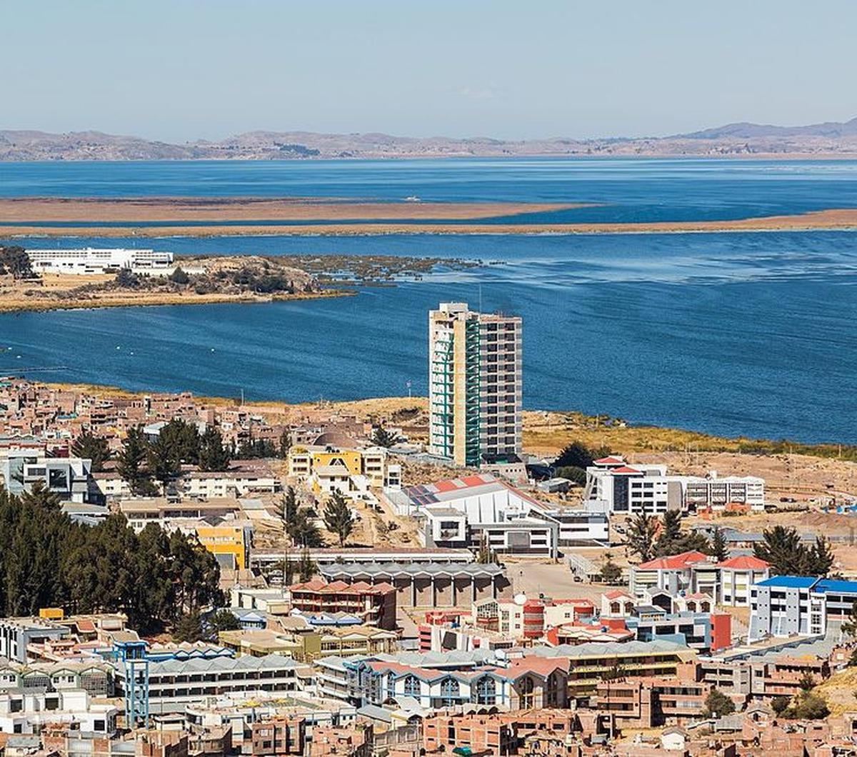 1. Danau Titicaca Memiliki Luas Hampir Sama dengan Bali